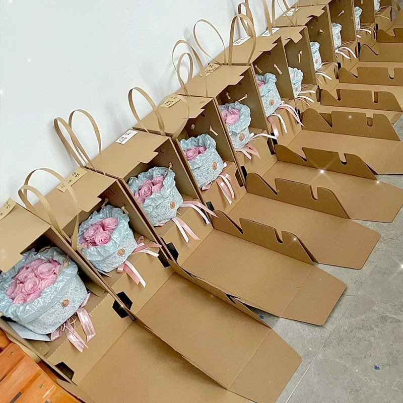 กล่องของขวัญดอกไม้ลูกฟูกสีน้ำตาลสม่ำเสมอ